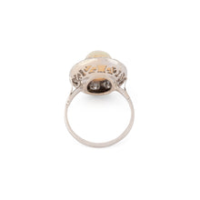 Charger l'image dans la galerie, Bague en opale ovale entourée de diamants