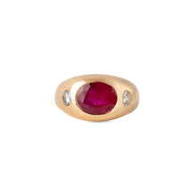 Charger l'image dans la galerie, Bague en or jaune ornée d'un rubis épaulé de 2 diamants