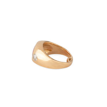 Charger l'image dans la galerie, Bague en or jaune ornée d'un rubis épaulé de 2 diamants