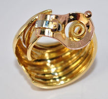 Charger l'image dans la galerie, Paire de créoles or jaune  maison Van Cleef And Arpels - adalgyseboutique