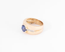 Charger l'image dans la galerie, Bague jonc or jaune ornée d'un saphir taille ronde et diamant