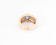 Charger l'image dans la galerie, Bague jonc or jaune ornée d'un saphir taille ronde et diamant