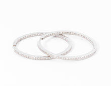 Charger l'image dans la galerie, Créoles sur or gris entièrement pavées de diamants