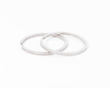 Charger l'image dans la galerie, Créoles sur or gris entièrement pavées de diamants