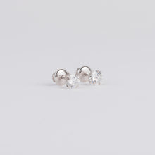 Charger l'image dans la galerie, Boucles d'oreilles en diamants sur or gris taille moderne