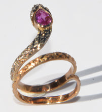 Charger l'image dans la galerie, Bague serpent bi-colore ornée d'un rubis