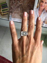 Charger l'image dans la galerie, Bague tank en or gris et diamant