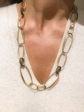 Charger l'image dans la galerie, Collier or rose brossé de la maison Pomellato collection Victoria