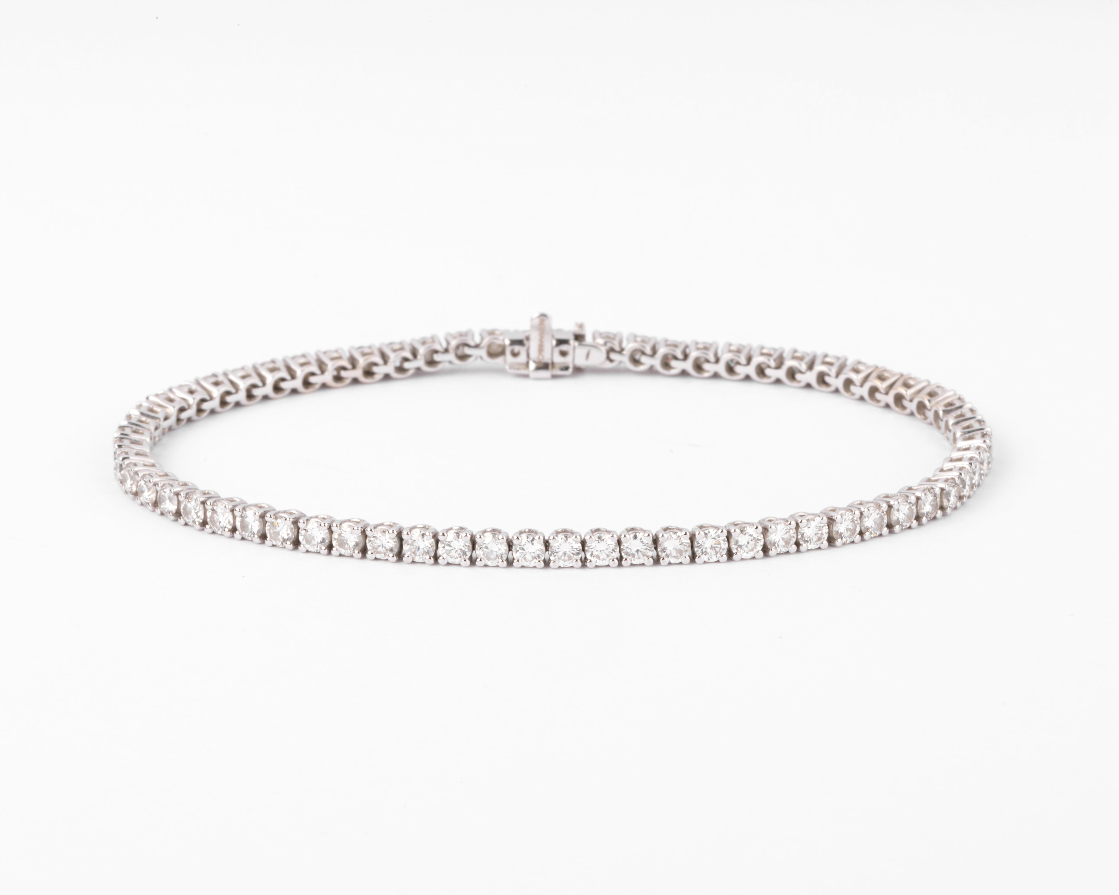 Bracelet Rivière en Or gris orné de diamant