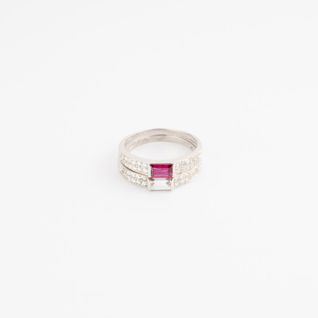 Bagues en or gris de la Maison Van Cleef