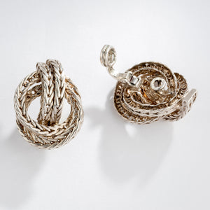 Paire de boucle d’oreille en n a regent collection vendome de la maison Hermès
