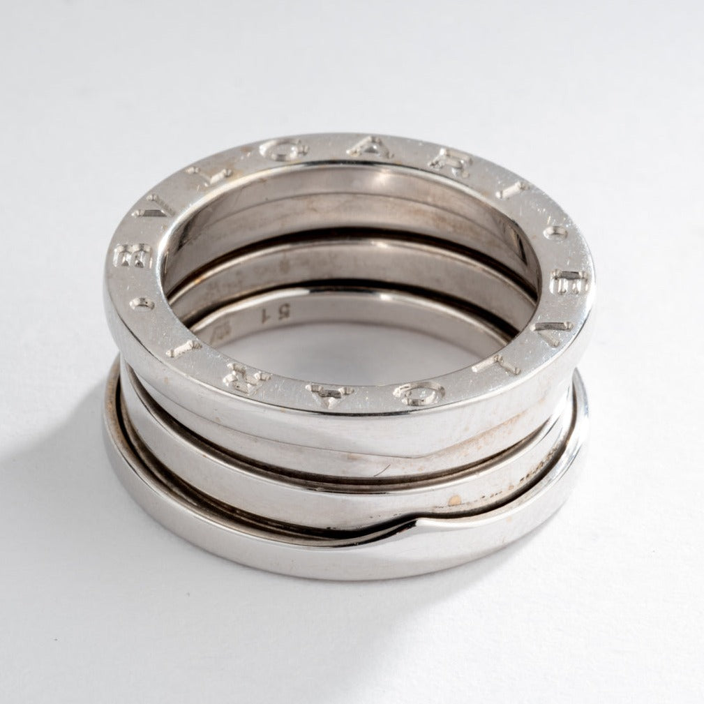 Bague de la maison Bvlgari, collection B.Zero1 moyen modèle en or gris