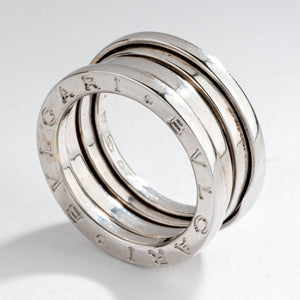 Bague de la maison Bvlgari, collection B.Zero1 moyen modèle en or gris