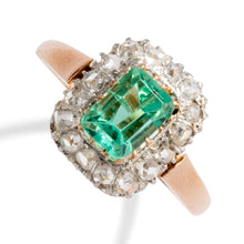 Charger l&#39;image dans la galerie, Bague entourage émeraude et diamant.
