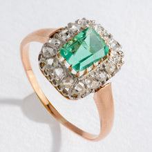 Charger l&#39;image dans la galerie, Bague entourage émeraude et diamant.

