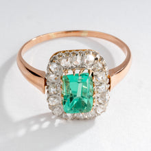 Charger l&#39;image dans la galerie, Bague entourage émeraude et diamant.
