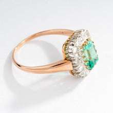 Charger l&#39;image dans la galerie, Bague entourage émeraude et diamant.
