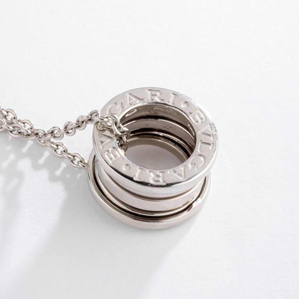 Collier de la maison Bvlgari, collection B.Zero1 en or gris