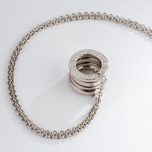 Collier de la maison Bvlgari, collection B.Zero1 en or gris