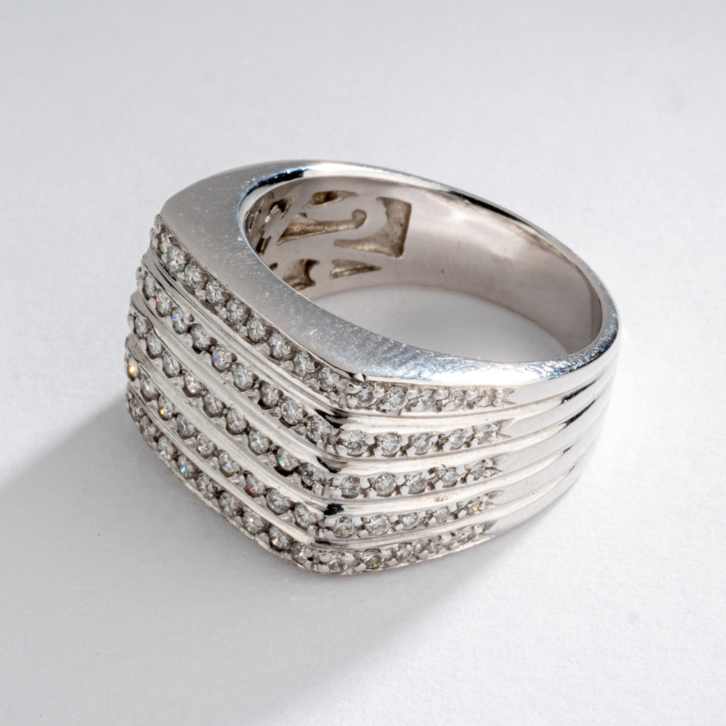 Bague moderne rectangulaire en or gris et diamants