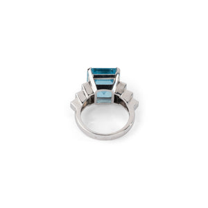 Bague en or gris et aigue-marine