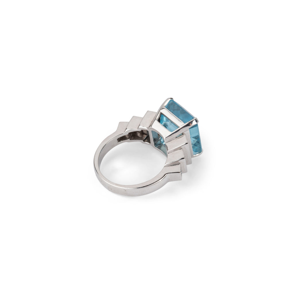 Bague en or gris et aigue-marine