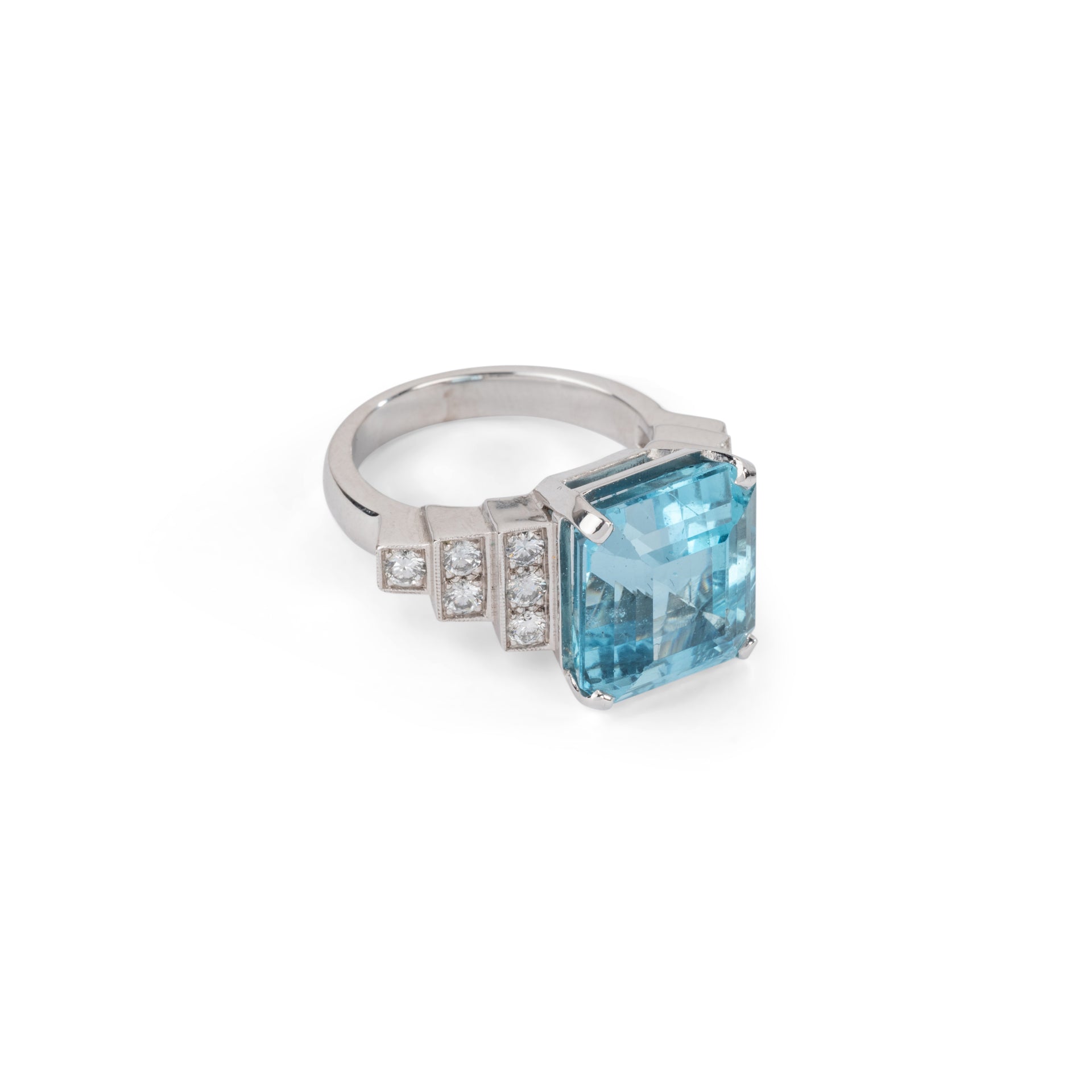 Bague en or gris et aigue-marine