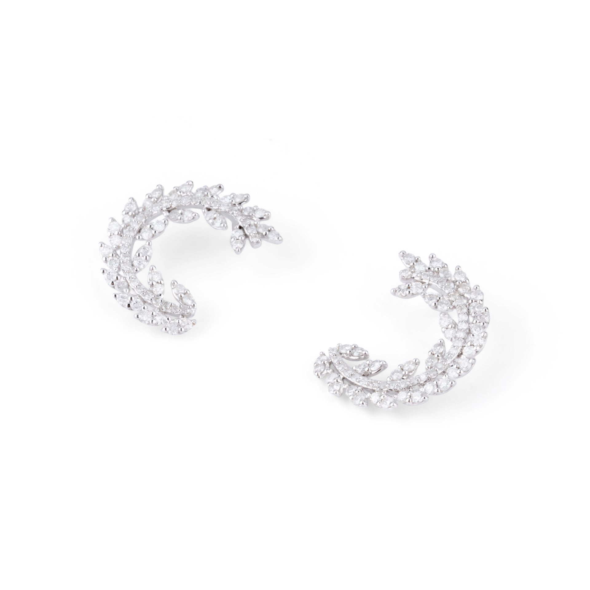 Boucles d'oreilles en or gris  demi cercle pavé de diamant