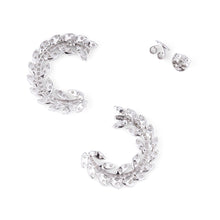 Charger l&#39;image dans la galerie, Boucles d&#39;oreilles en or gris  demi cercle pavé de diamant
