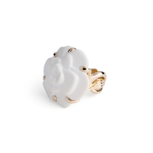 Bague de la maison Chanel Modèle Camélia