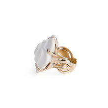 Charger l&#39;image dans la galerie, Bague de la maison Chanel Modèle Camélia

