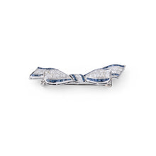 Charger l&#39;image dans la galerie, Broche nœud en platine Art Déco en diamant et saphirs calibrés
