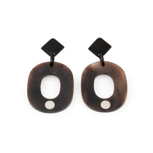 Charger l&#39;image dans la galerie, Boucles d&#39;oreille en corne et Argent de la Maison  Hermès
