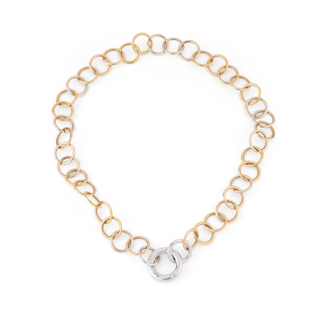 Collier de la Maison Pomellato modèle Lucciole en or jaune et gris.