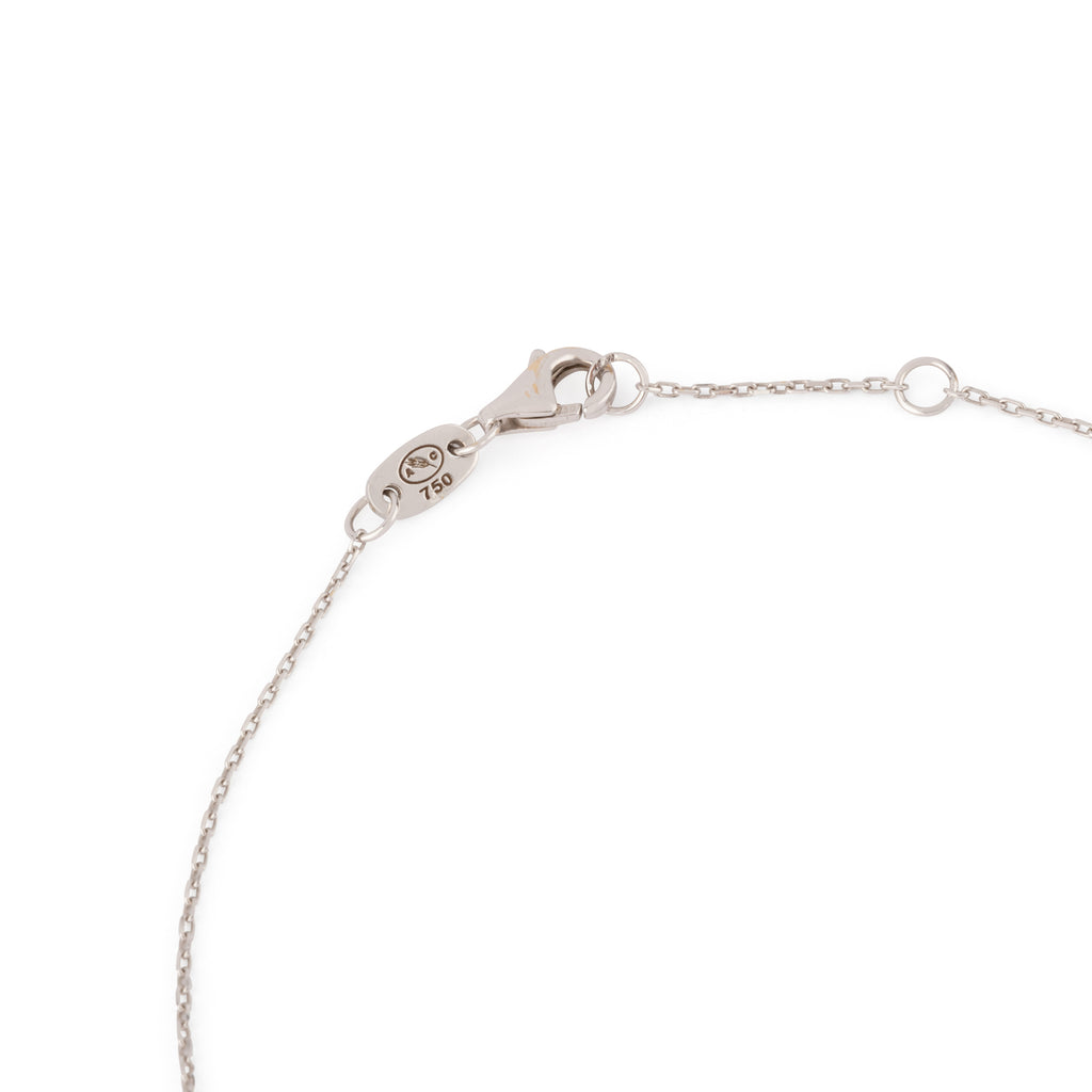 Collier en or gris ornée de 5 diamants entourés de plus petit diamant