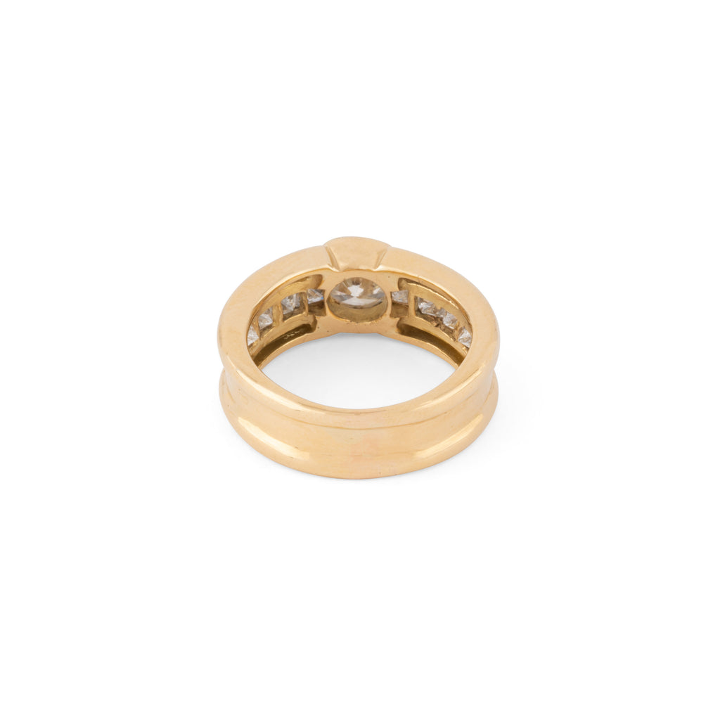 Bague solitaire ornée d'un diamant taille brillant d'environ 1,21 cts
