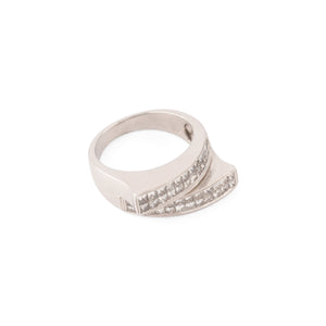 Bague en or gris design en diamant taille princesse