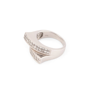Bague en or gris design en diamant taille princesse