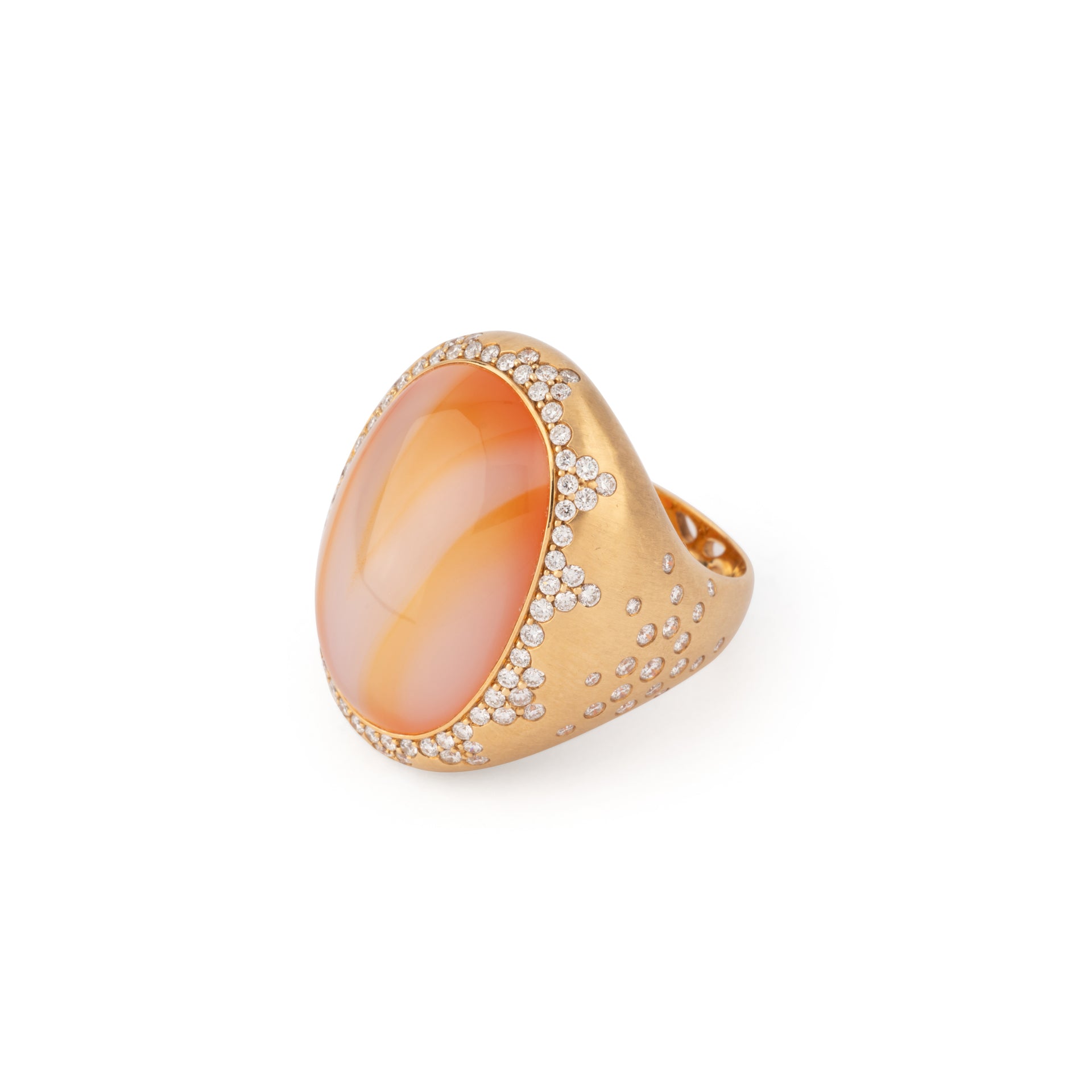 Bague en or jaune brossé ornée d'une agate et diamant