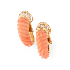 Paire de boucles d'oreille en Corail et diamant de la maison Boucheron