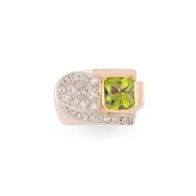 Charger l&#39;image dans la galerie, Bague tank or rose et platine en diamant et péridot
