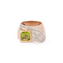Charger l&#39;image dans la galerie, Bague tank or rose et platine en diamant et péridot
