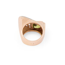 Charger l&#39;image dans la galerie, Bague tank or rose et platine en diamant et péridot

