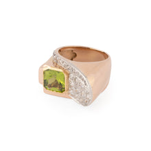 Charger l&#39;image dans la galerie, Bague tank or rose et platine en diamant et péridot
