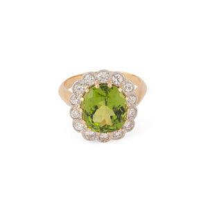 Bague Margueritte ornée d'un péridot, entouré de diamant