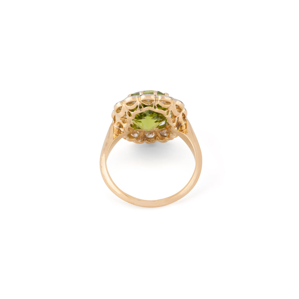 Bague Margueritte ornée d'un péridot, entouré de diamant