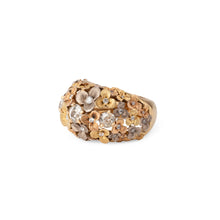 Charger l&#39;image dans la galerie, Bague 3 ors ornée de décor floral intercalée de diamant
