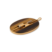 Charger l&#39;image dans la galerie, Pendentif en œil-de-tigre orné d’un motif géométrique en or jaune
