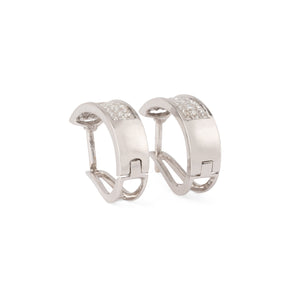 Créoles en or gris 18k serties de trois lignes de diamants taille princesse