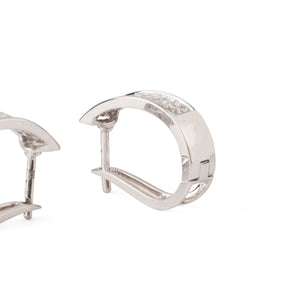 Créoles en or gris 18k serties de trois lignes de diamants taille princesse